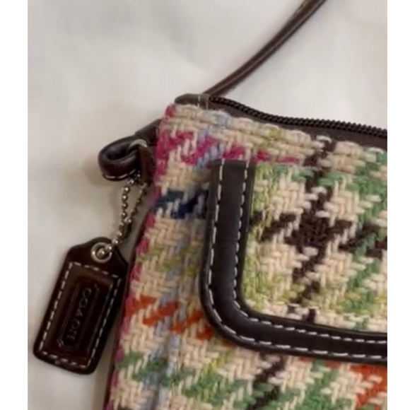 Almost brand new 100% wool Coach bag - Picture 3 of 9